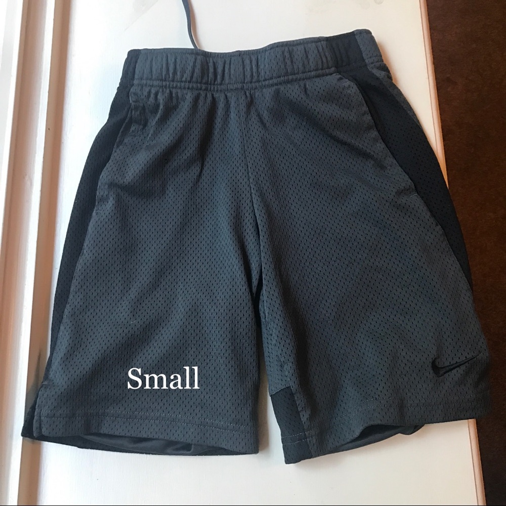 Nike Shorts Boys Gray Small